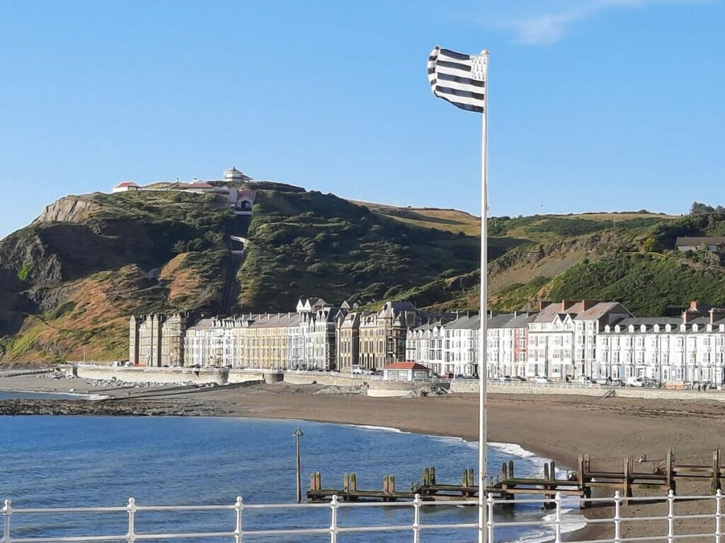 Bwrsariaeth prosiect archifau Cymru-Llydaw