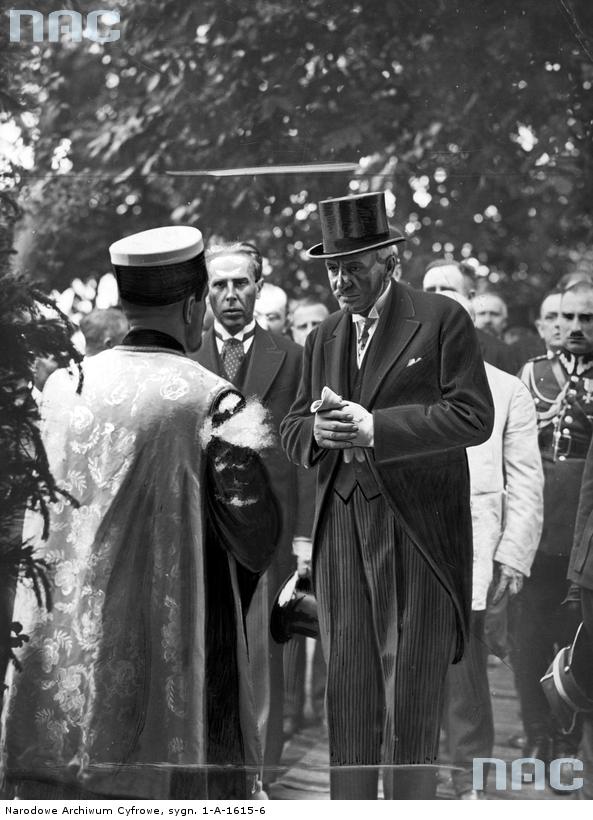 Prezydent-Moscicki-sklada-wizyte-Karaimom-w-Lucku-czerwiec-1929