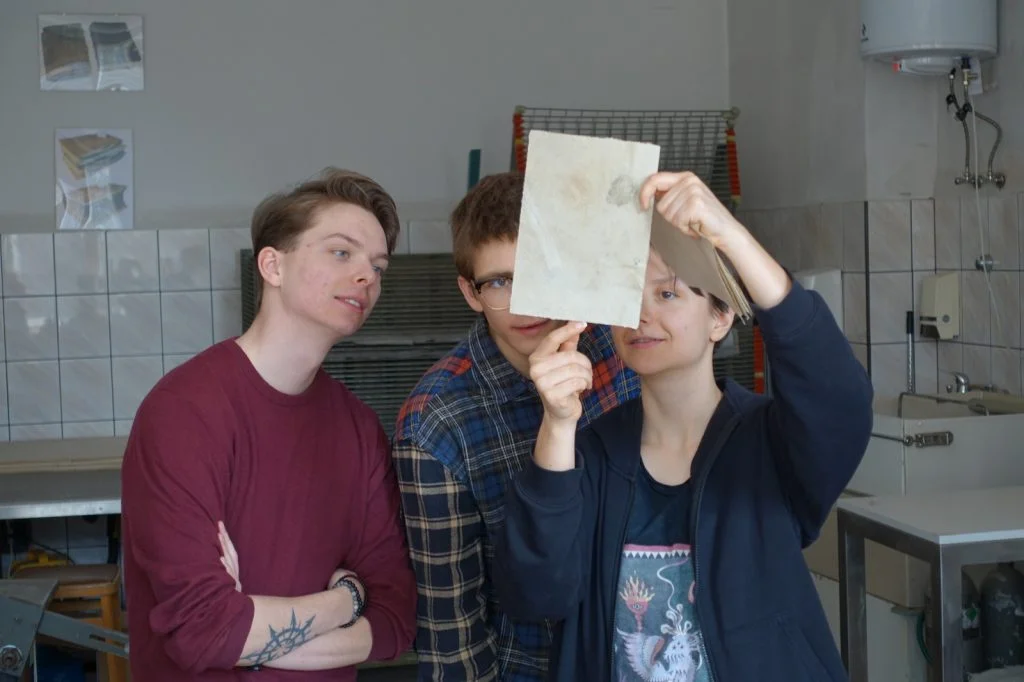 studenci w archiwum państwowym